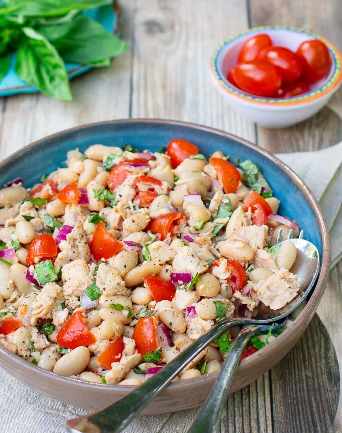 Tuna white bean salad with cherry tomatoes in a bowl.